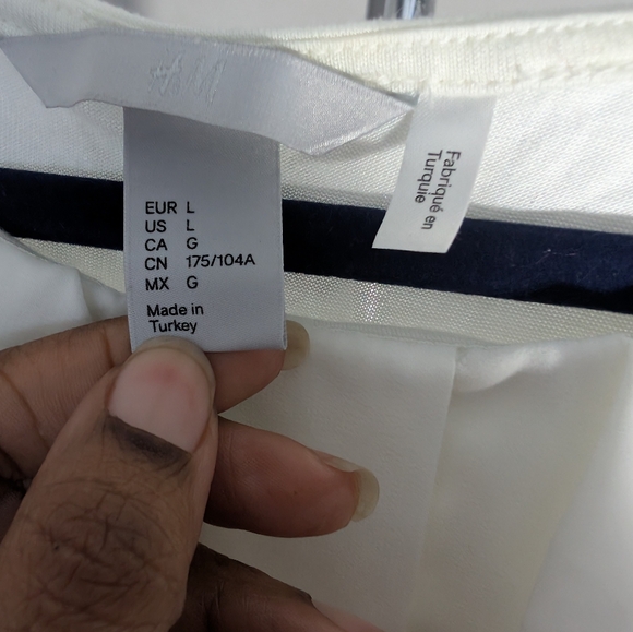 H&M White Ruffle Sleeveless Blouse - Picture 2 of 2